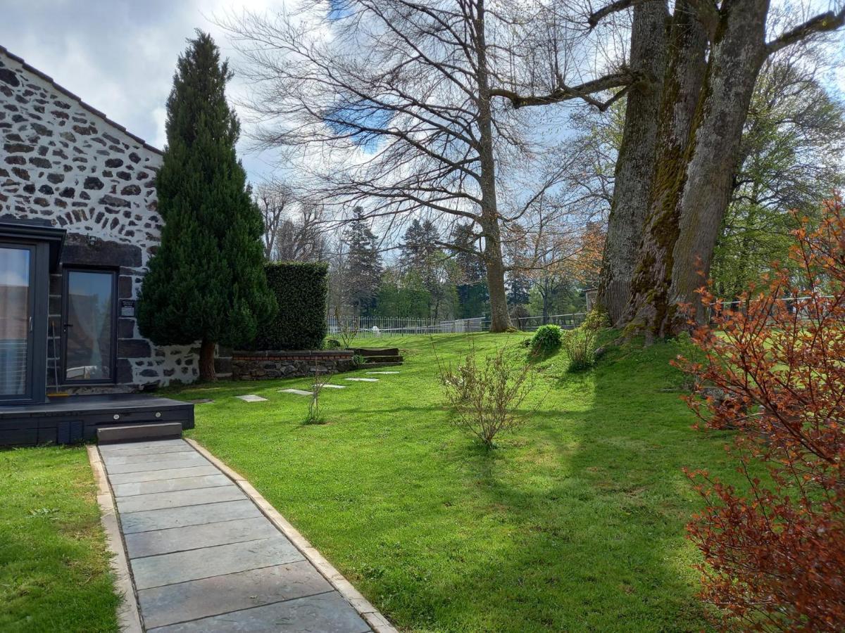 Les Gites De Recoleine Nébouzat Exterior foto